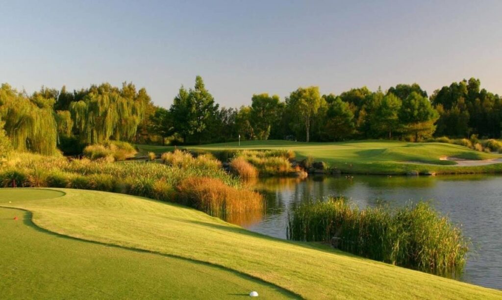 Lakelands Golf Club
