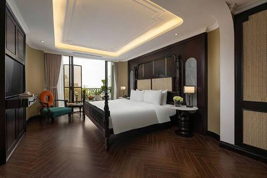 May De Ville Crown Hotel