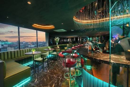 May De Ville Crown Hotel